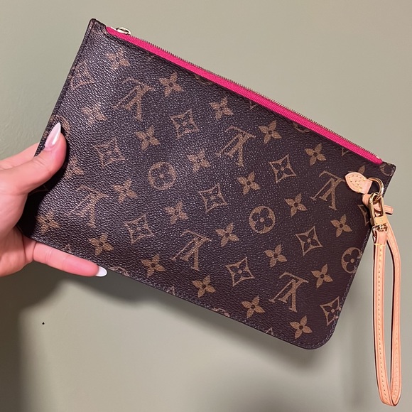 $500 Louis Vuitton neverfull pouch only! - Picture 1 of 6